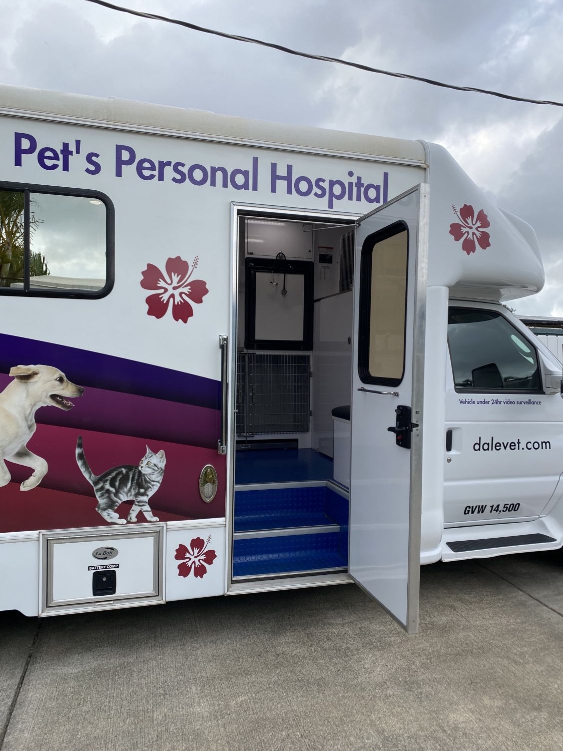 Dale Mobile Veterinary Clinic brings a full service clinic to you to serve the healthy of Windward Oahu Pets. 